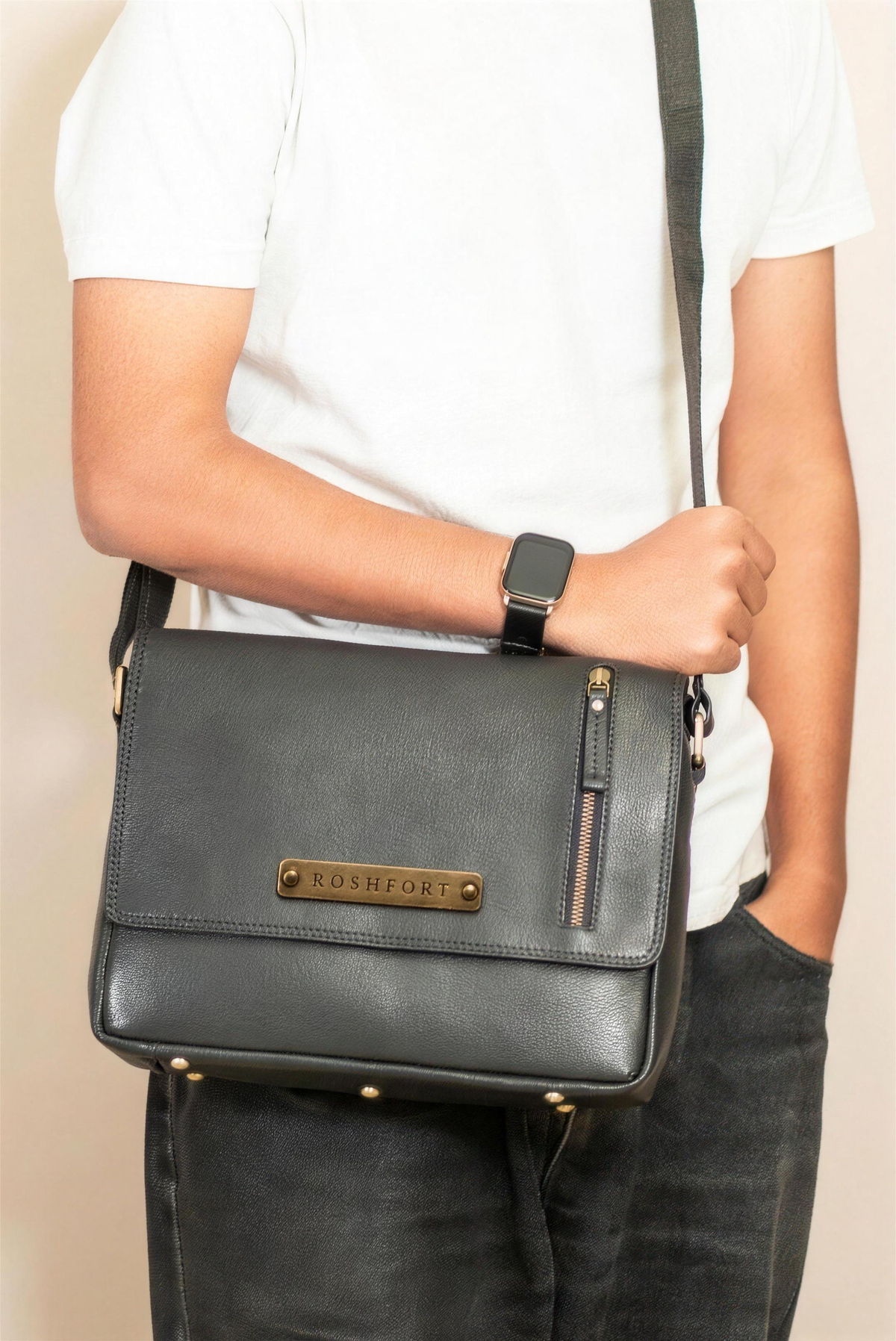 ROSHFORT Vince Cort Black Leather Flap Messenger Bag